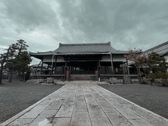 🎉 2024年1月の予約スタートしました！📅
（🚨 12月の空きもまだありますよ〜！🗓️）
📸 スタジオからすぐの「本願寺長浜別院」さんでの撮影もOKになったよ！（法要の時は撮影できないから注意してね❗️）
そして、長浜城🏯を背景に撮影できる豊公園も使えます！🌳📷
＃スタジオ縁