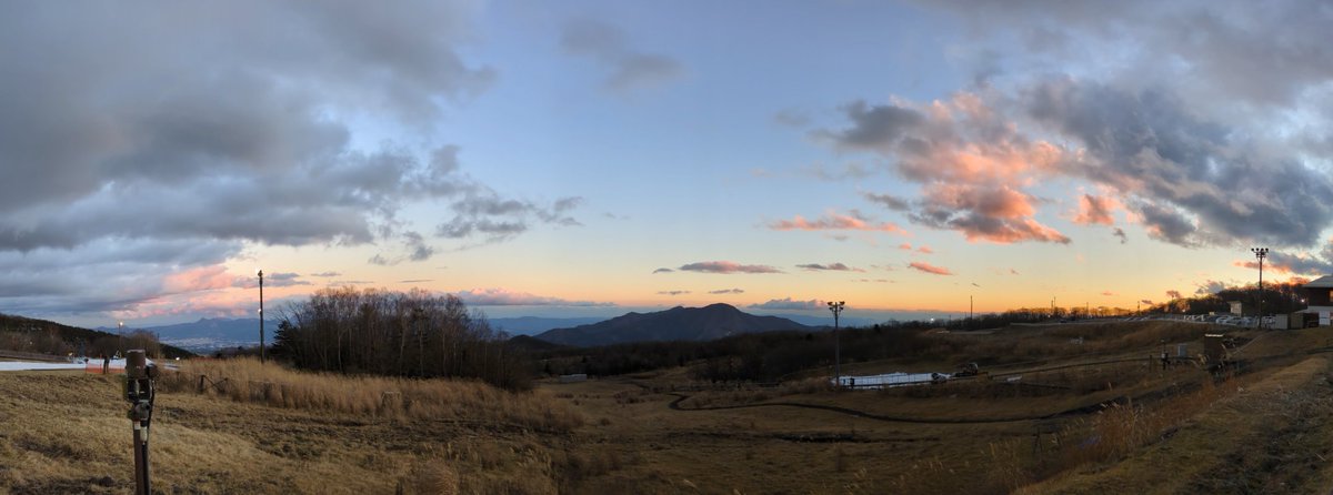snowtownYeti's tweet photo. こんばんわんティー🥰
本日もイエティは通常通り夜22時までナイター営業いたします😉
しっかり寒くなってゲレンデ日和ですね😆ぜひご来場ください😁🎶
#カフェ3776 も営業中🍜
#スノーパークイエティ #イエティ #スキー #スノーボード #ナイター #SnowParkYeti #Yeti #Nighter #Ski #SnowBoard https://t.co/pQDtLtEbXw