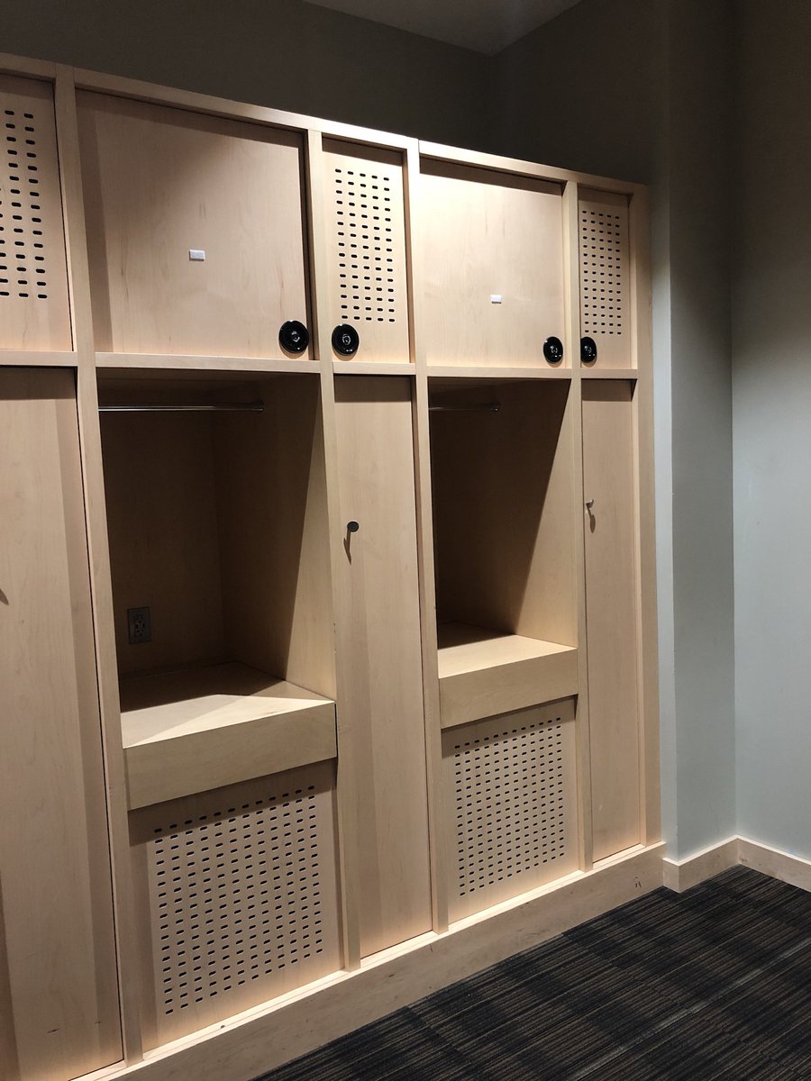 TylerFeldman's tweet photo. @VitalVegas @SeattleBoozeGuy We don’t have an NBA ready arena? I mean these pictures might change your tune as these are pictures taken inside T-Mobile Arena…. they have locker rooms sitting empty waiting. The Hockey teams have their own locker rooms too. https://t.co/qjXDzHkGOW