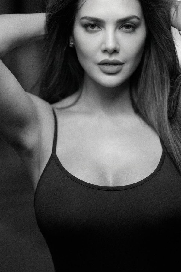 GAPykE0aQAA0JRB?format=jpg&name=900x900