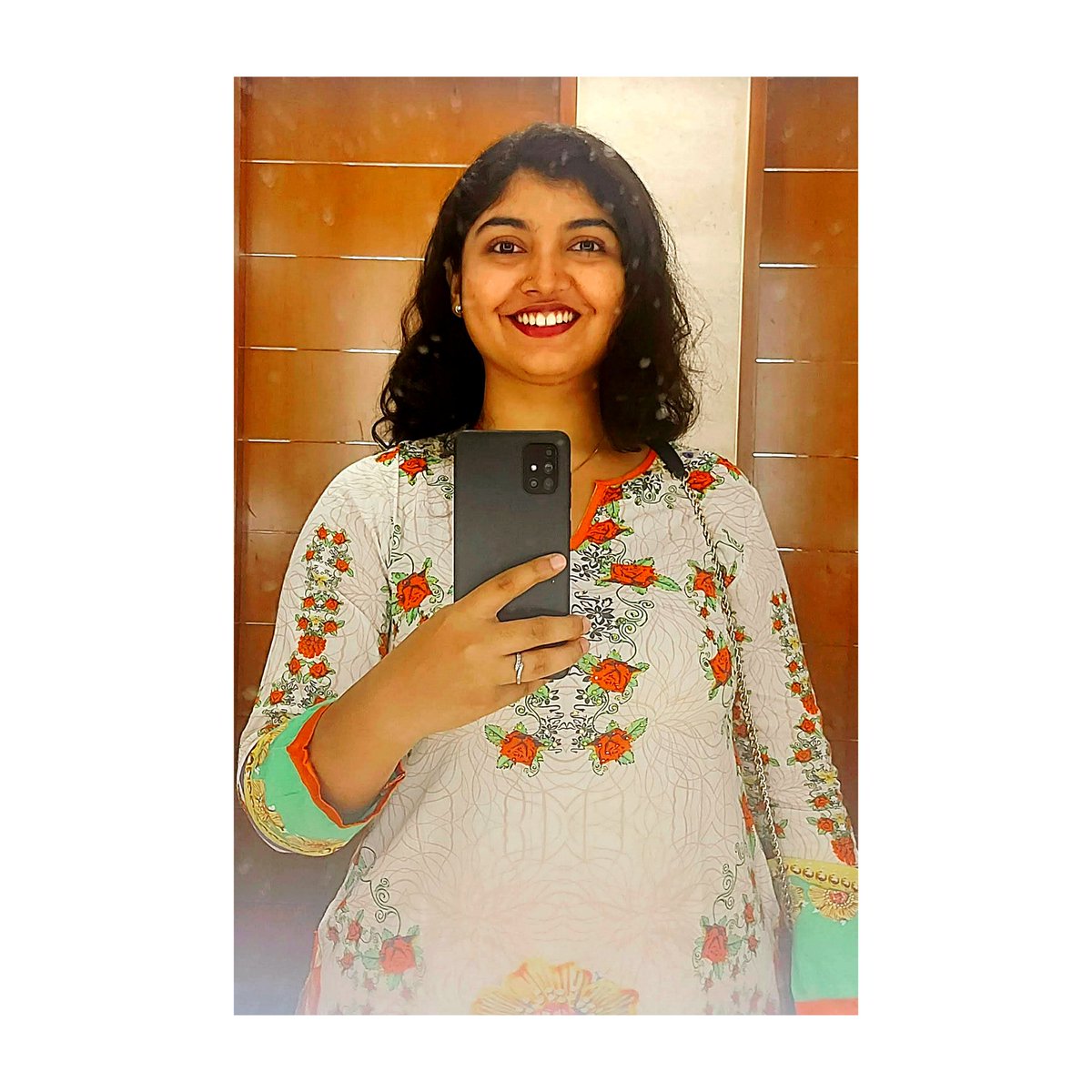 Life is like a mirror... we get the best results when we smile. So smile more, worry less and pray often. Good things are bound to happen! 🧿🤍🌸

Hello! #December 
.
.
.
#Alhamdulilah #GratefulHeart 
#December2023
#StayPositive #stayhappy #SpreadLove
#PerkyParas #ParasRiyaz