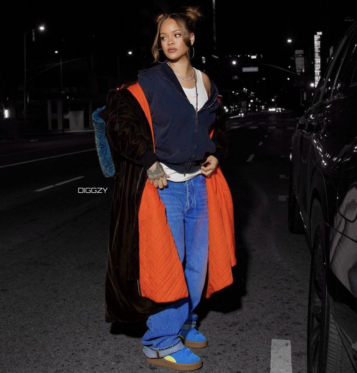 FentyStats's tweet image. Rihanna in NYC last night 💙