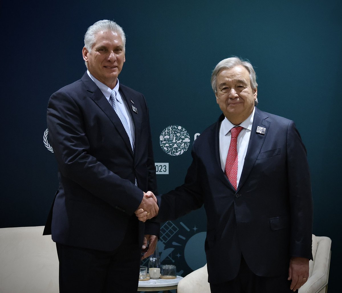 Grato encuentro en #COP28 con <a href="/antonioguterres/">António Guterres</a>, secretario general de ONU.

Ratifiqué compromiso de #Cuba con avance en cuestiones prioritarias para  los países en desarrollo, que a pesar de ser los que menos aportan al #CambioClimático, sufren de manera exponencial sus efectos.