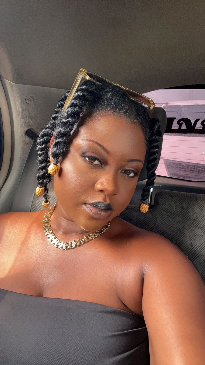 EssTheeLegend's tweet image. Comb my hair release all the knots 
&amp;amp; twist me all the way 
My kinks &amp;amp; stress away 🤍