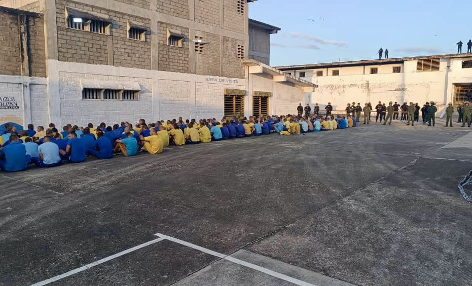 Este operativo se lleva a cabo con los funcionarios del Grupo de Respuesta Inmediata y Custodia del Mppsp, acompañados de la GNB, manteniendo el respeto de los Derechos Humanos de la población privada de libertad.