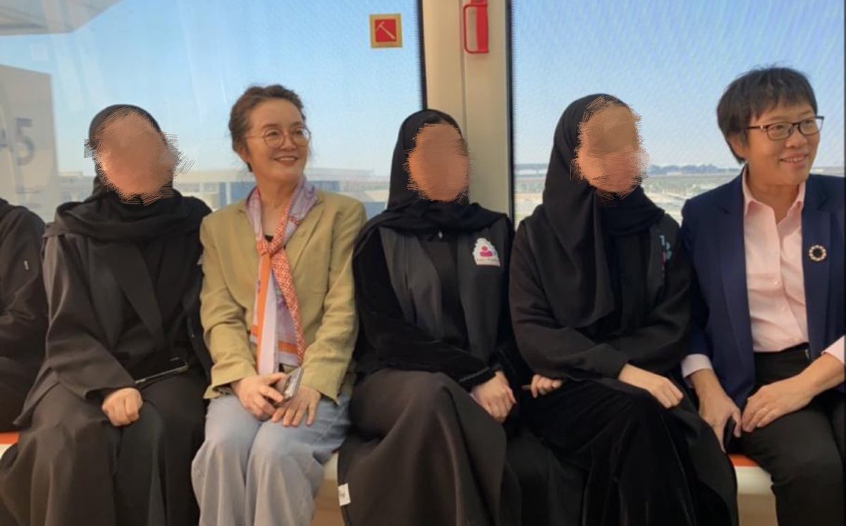 تشرّفت و سعدت باستقبال الوفد الصيني التابع لمبادرة " الحزام والطريق للعلوم المفتوحة وعلماء المرأة " مع فريق [ سـفيرات نـورة ] 
و مرافقتهم في جولة داخل جامعة الأميرة نورة ✨