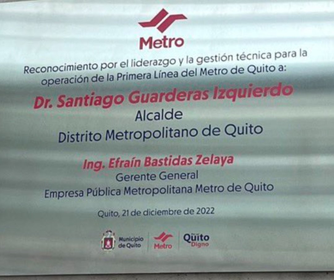 Está placa es un homenaje a la incapacidad, a la mentira, por sanidad pública y por ser mal ejemplo a las generaciones futuras debe ser retirada y arrojada al basurero.