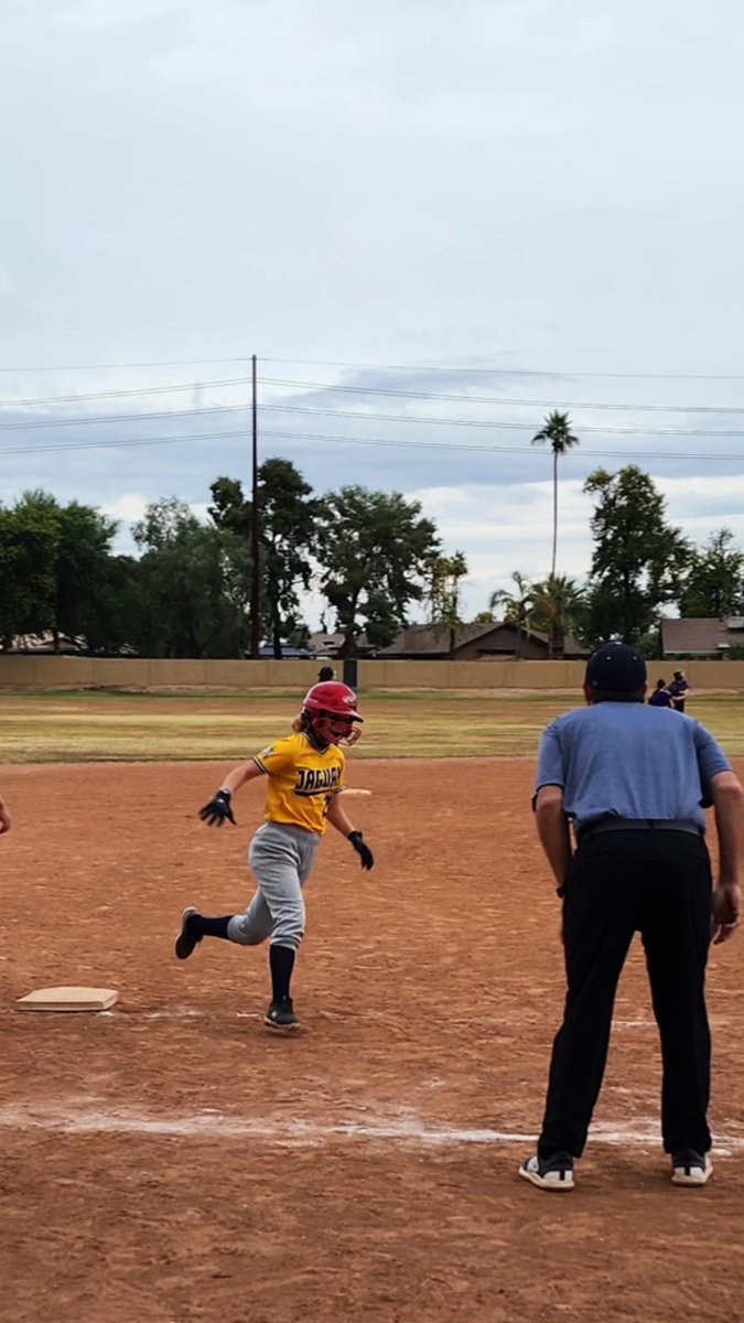 AndersenJags's tweet photo. Last night was a full house for the first round of the EVC playoffs. Congrats to our 7th and  8th grade basketball teams on their wins! Great effort by our softball team! Outstanding energy and positivity by our student section! Way to go #Jags! @CUSDAthletics @ChandlerUnified https://t.co/PdsTsAIVIq