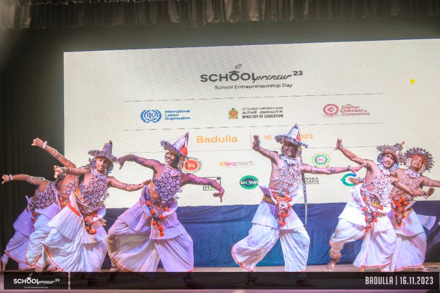 Highlights from Schoolpreneur ’23 Badulla as Student Entrepreneurs got together to celebrate their business ideas.

Organized by <a href="/CeylonChamber/">The Ceylon Chamber of Commerce</a>, in Partnership with Ministry of Education, Sri Lanka and <a href="/ilo/">International Labour Organization</a> 

#Schoolpreneur23 #StudentEntrepreneurs #ForABetterFuture #Anuradhapura