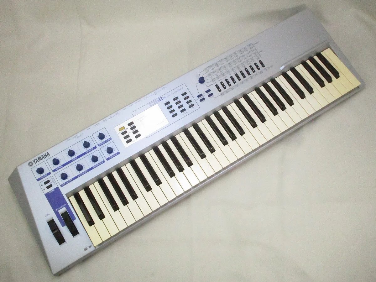ishibashi_yoko's tweet photo. 【中古】#YAMAHA / #CS2X デジタルシンセサイザー
1998年に発売された、ダンス/テクノ系シーンからDTMシーンまで支持を得ているシンセサイザーCS1xのスーパーリニューアルモデル。鍵盤変色や擦り傷など、全体的に痛みは多めですが、現状動作に問題ありません。
https://t.co/lHZ1RCjP2t https://t.co/AstZIFkUOc