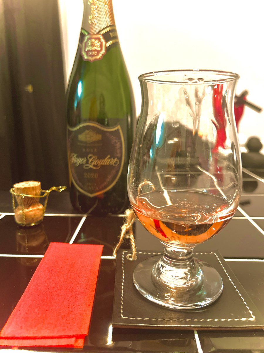知り合いのお店のオープンのお祝いに行ってきました㊗️
営業前のお酒はなかなか心地がよいです😄さぁ一日頑張ろ💪