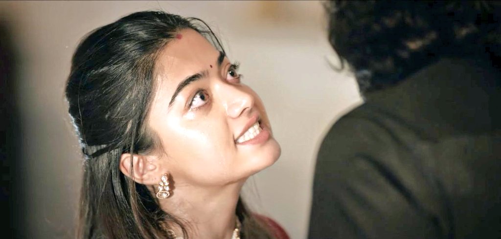 JustWatch729's tweet photo. #RashmikaMandanna was trolled for this scene in the #AnimalTrailer but when you see the film, you'll realise she has absolutely hit it out of the park 🔥

#Animal #RashmikaMandanna
#Animal #SpotifyWrapped #Soptify #AnimalReview #AnimalTheMovie #AnimalPremieres #Rashmika https://t.co/LtLTdnAZ15