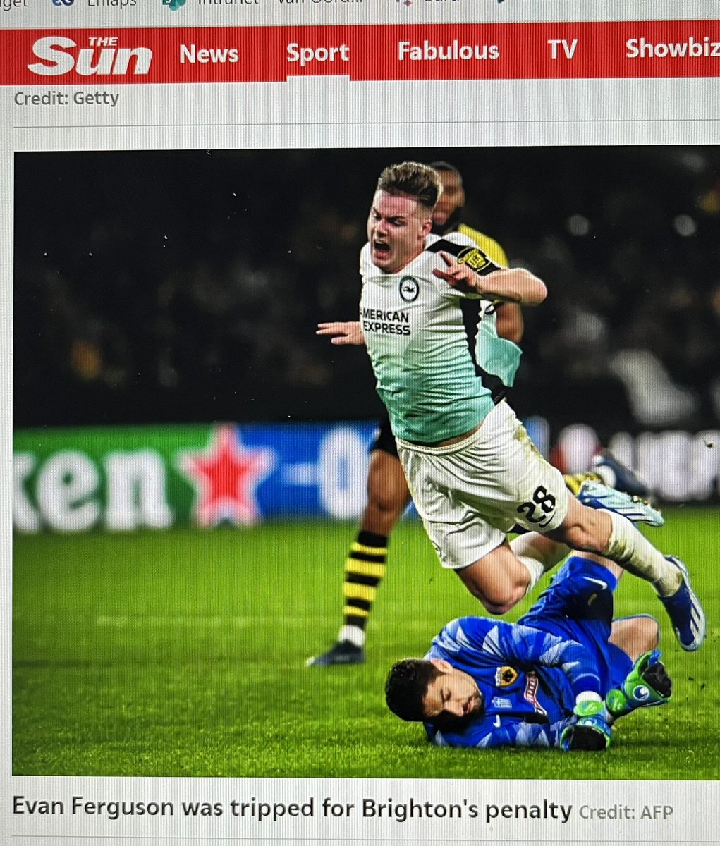 Lazy journalism from <a href="/TheSun/">The Sun</a> <a href="/JackRosser_/">Jack Rosser</a> if you’d even bothered to watch the highlights you’d see that Evan wasn’t fouled for the penalty. Embarrassing 🤦‍♂️ #Brighton #BHAFC #EuropaLeague