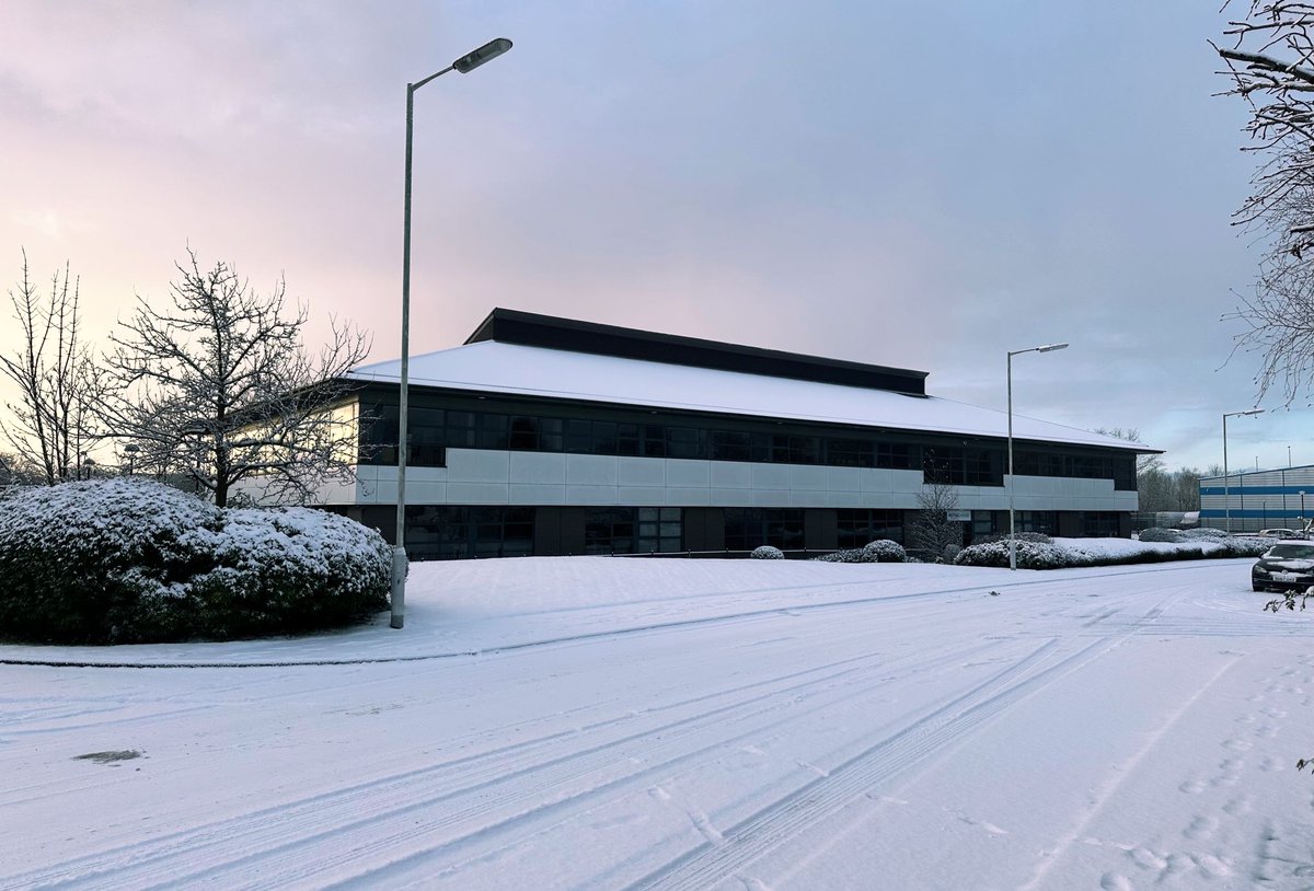 It was like a scene from our Christmas card this morning when i arrived... so i just had to run up the street for a quick photo!! #ChristmasIsComing #SnowyScene #MistralHouse #Silverlink