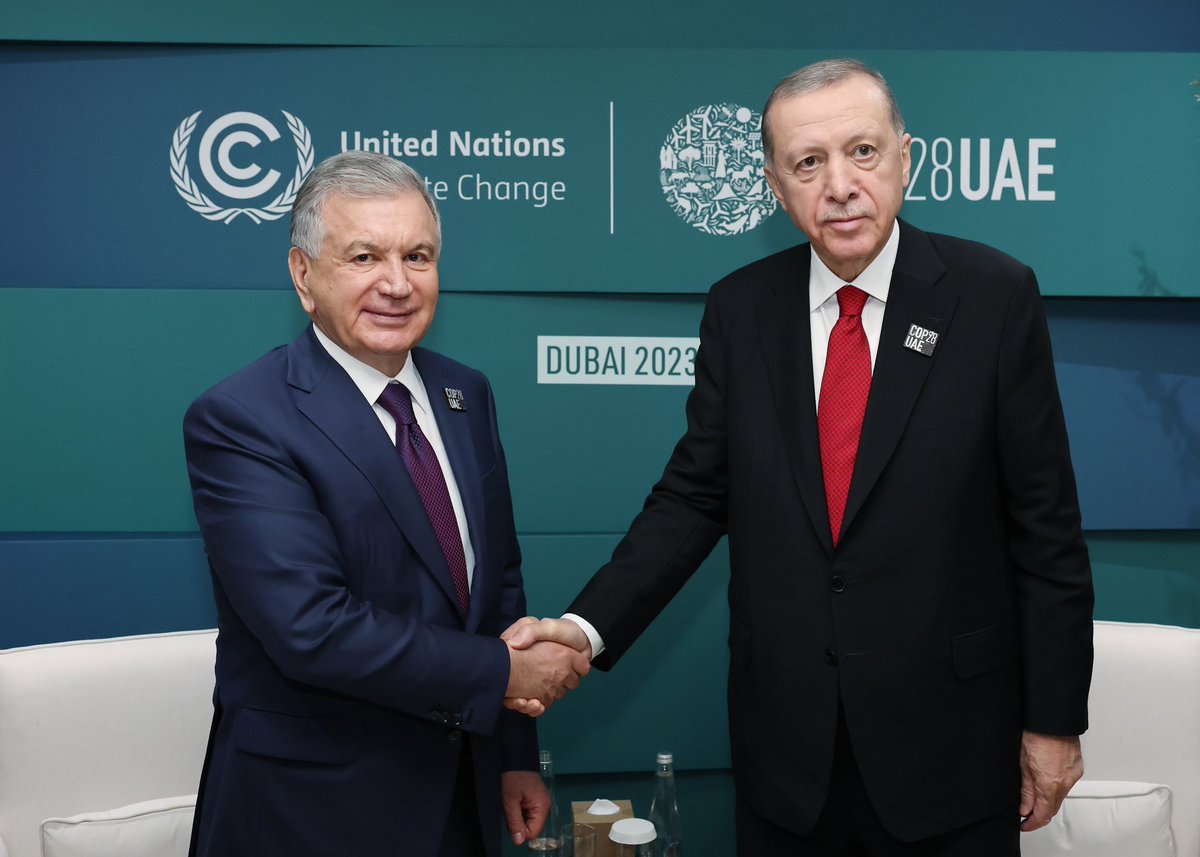 Cumhurbaşkanımız Erdoğan, Özbekistan Cumhurbaşkanı Mirziyoyev ile bir araya geldi tccb.gov.tr/haberler/410/1…