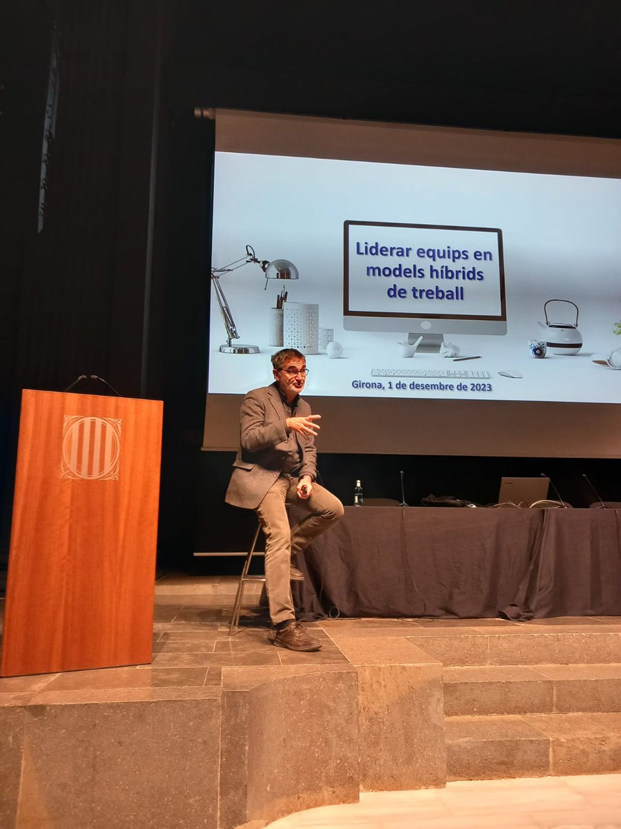 govgirona's tweet photo. Al col·loqui “Liderar equips en models híbrids de treball”, a la #gencatGirona estem aprenent a desplegar capacitats associades amb el lideratge ideal, i que, en el model híbrid de treball, no es poden obviar per ser del tot imprescindibles. 
A càrrec de @cumclavis
 #formació https://t.co/pAHQ25K1Xh