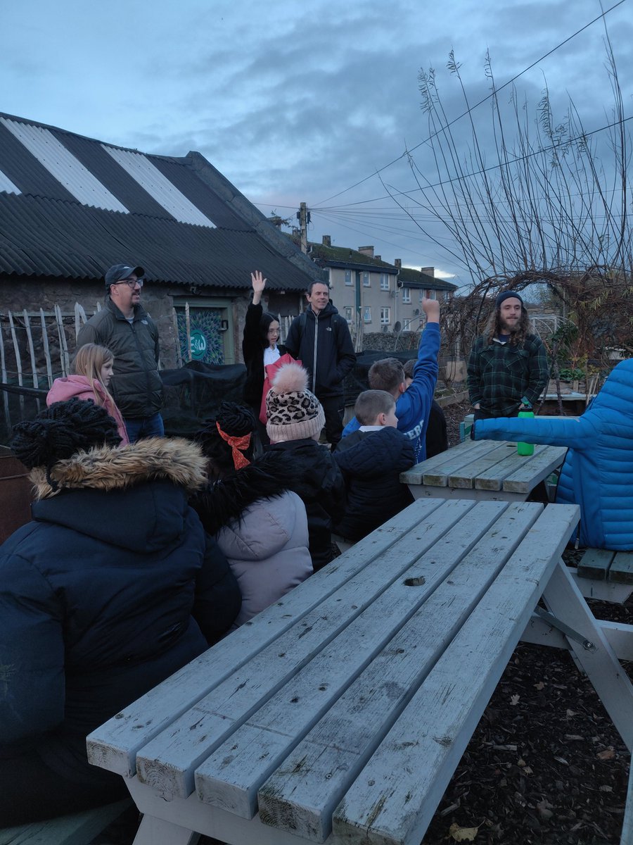 silverhaar1's tweet photo. @woodside_school gardeners visited Earth &amp; Worms community garden - Lucy showed us the planters, compost and greenhouse area - pupils asked many questions. They're keen to do more environmental care at school - here's yesterday's bulb plant, just in time 😊 with @UK_Treescapes https://t.co/PfvYtKPMfk