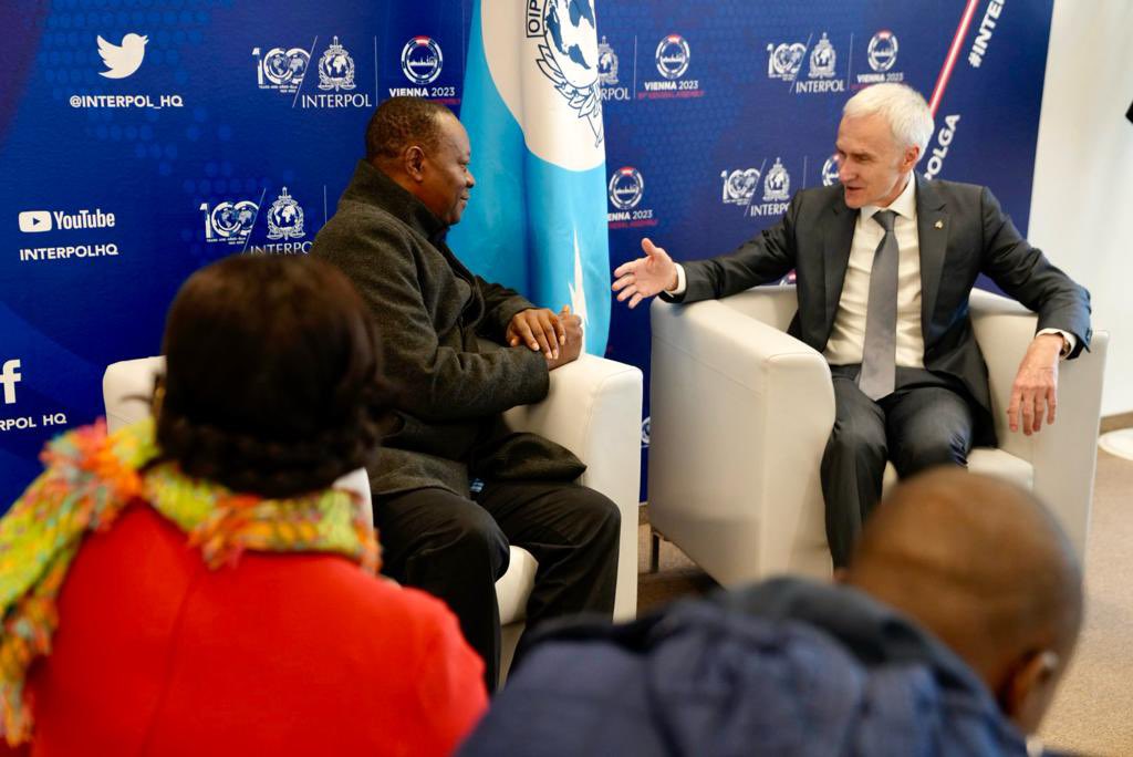 INTERPOL_SG's tweet image. Productive conversations with colleagues from Colombia 🇨🇴, Belarus 🇧🇾 Japan 🇯🇵 and Nigeria 🇳🇬 on the sidelines of the #INTERPOLGA about the crime challenges they face.