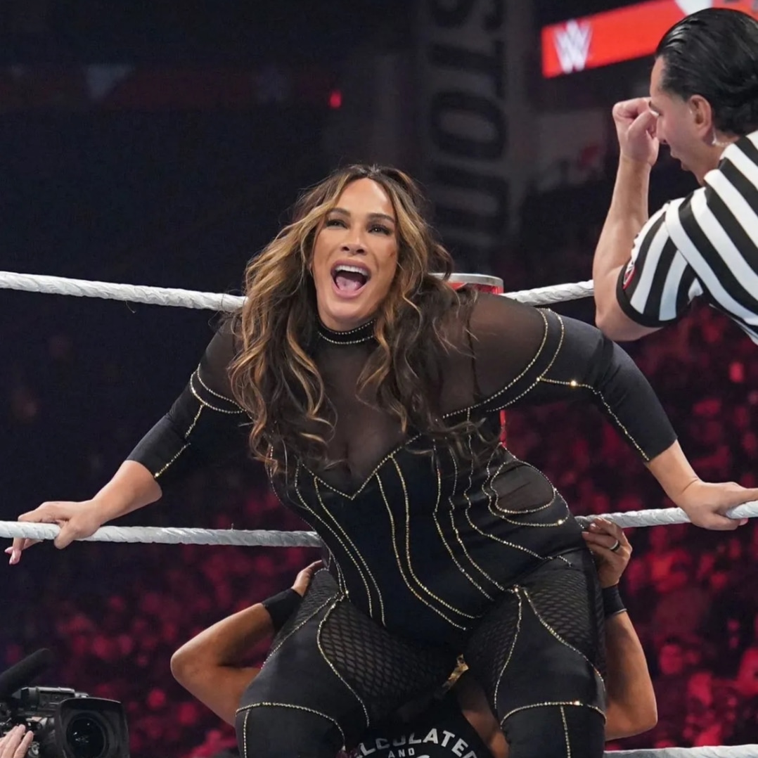 Sam_J's tweet photo. When @NiaJax looks soooo happy to have just farted on @ZoeyStarkWWE and the #wweref couldn't plug his nose fast enough. Makes you really appreciate the #stinkface @TheREALRIKISHI #wwe #justjokes https://t.co/xjIHe7D3fV