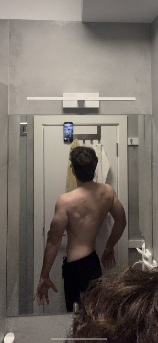 QueasyIRL tweet media