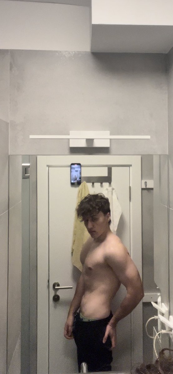 QueasyIRL tweet media