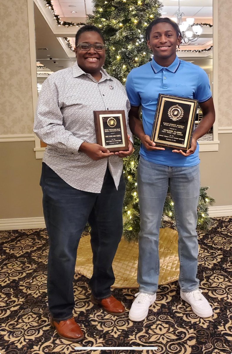 Congratulations to KIVALEON CLARKE of Penn Wood HS and Penn Wood HS for receiving the Scholar Athlete Award and Sportsmanship award for the 2023 Football Season.
