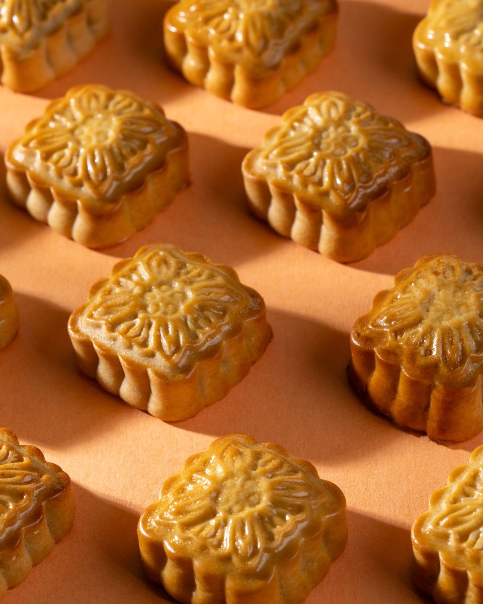 QinwanDates's tweet photo. مون كيك الطازج. الحلاوة الشرقية في كل قضمة.
Celestial sweetness in every bite of our freshly baked moon cakes.
#Qinwandates
#mooncake #dessertsofinstagram #DohaLuxury #PremiumDates #LuxuryGourmet #GiftExperiences #QatarGifting https://t.co/gXAUUgmIwW