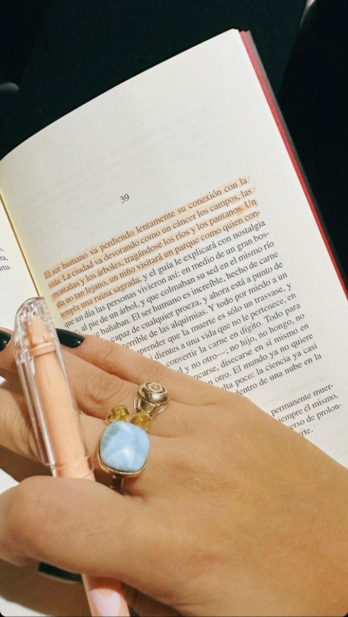 <a href="/RLechowski/">Rafael Lechowski</a> ♥️ cuanta verdad! #elartesanodelacalleoviedo amé este libro.