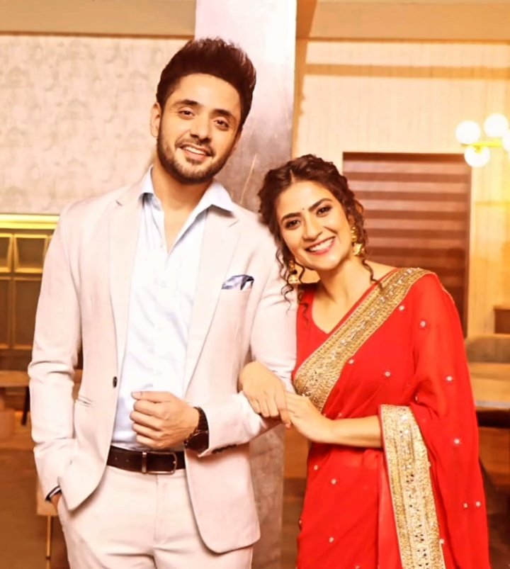 meeshi_09's tweet photo. It's #KaViaan reception, you all 😭🥹😂♥️

Be present everyone 😭
#KathaAnkahee https://t.co/RvHdQSF6qC