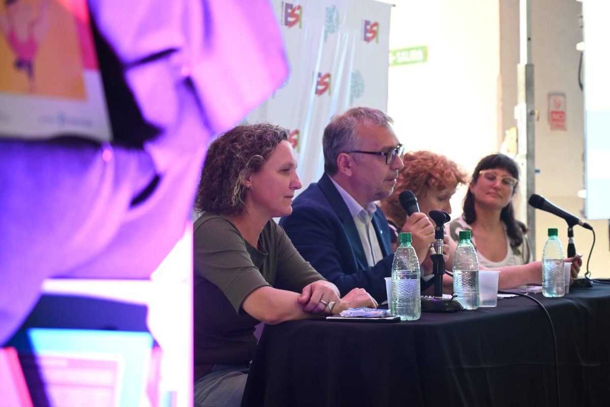 BAeducacion's tweet photo. Para finalizar, el cierre de la jornada estuvo a cargo del jefe de gabinete de la DGCyE @pablourquizaok, la co-coordinadora  del Programa Nacional de Educación Sexual Integral Marisa Ronconi y la Oficial de educación de UNICEF Cecilia Litichever. https://t.co/gHwH5UjsaD