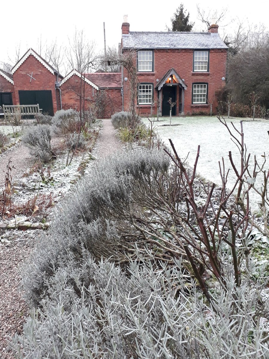 Brrr! It was a cold one this morning ❄️❄️ We're back open so come and see us today, tomorrow, Sunday & Monday! nationaltrust.org.uk/visit/worceste… #WorcestershireHour 📸 Katherine Alker