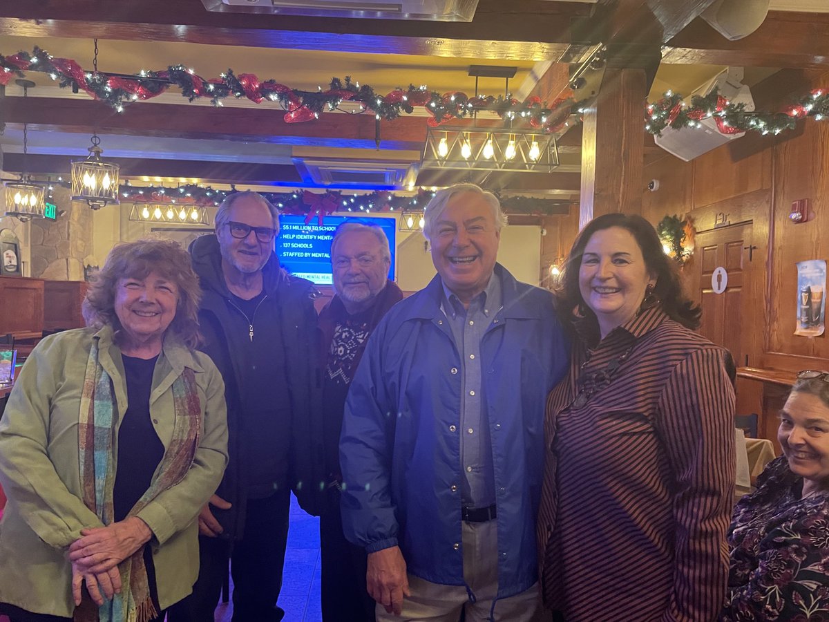 FlorenceMcCue's tweet photo. β¦@yft860β© retirees still sticking with their union #unionforlife https://t.co/Z3K2oaLuXI