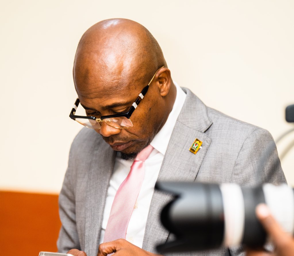 mshambuliaji's tweet photo. Chuki itakutesa, itakuumiza, itadhoofisha akili yako, itaathiri afya yako, itakujengea uadui, itakupunguzia upendo, Chuki Ni maradhi ya kuepukwa kwa gharama yoyote. Jaribu kutabasamu na maneno mazuri uone nuru ya maisha yako inavyong’ara. https://t.co/El0HeDXVlN