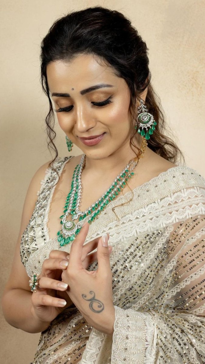 GAQ7d41XQAADFZ2?format=jpg&name=medium