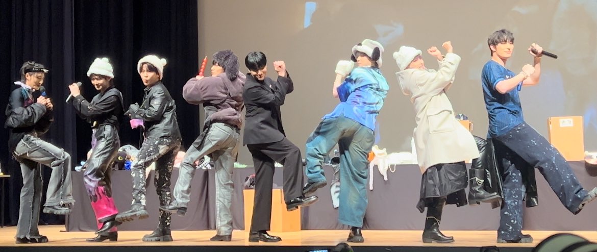 에이티즈 단체 빠띠빠띠 갸웃김