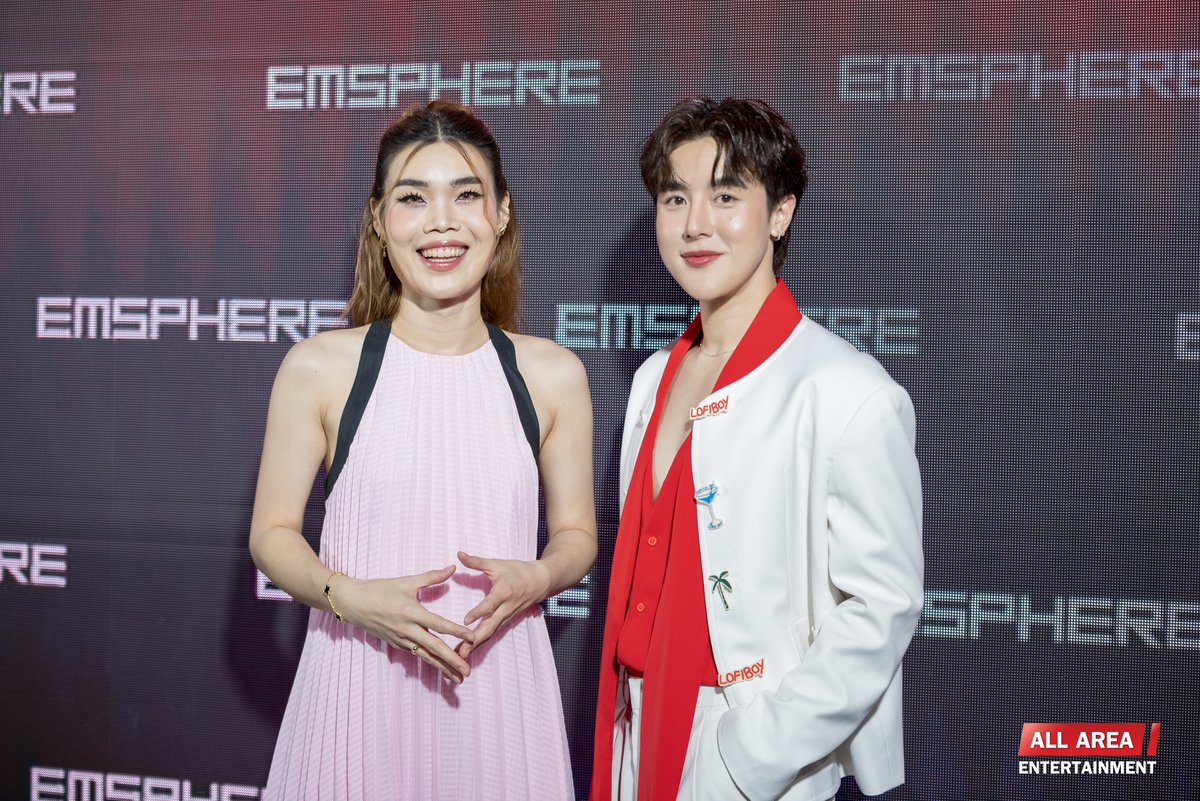 allarea_ent's tweet image. “จูเนียร์ - มาร์ค - อาร์ม - ก็อตจิ” เดินพรมแดง ร่วมงานฉลองเปิดศูนย์การค้าสุดยิ่งใหญ่ “เอ็มสเฟียร์” ในงาน THE MAGNIFICENT CELEBRATION PHENOMENA

#Junniorrs #Markjrtn 
#Arm_WC #Tamagodji
#EMDISTRICTCALLINGTHEWORLD 
#EMDISTRICT #EMSPHERE
#EMPORIUM #EMQUARTIER