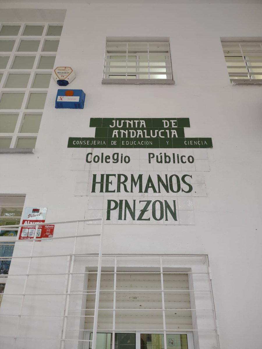 Charla de sensibilización e impartición de taller de LSE en el CEIP Hermanos de Pinzón de Palos de la Frontera  aprovechando la cercanía del #DiaInternacionalDiscapacidad  <a href="/loleslopez/">Loles López</a>  <a href="/IgualdadAND/">Inclusión Social, Juventud, Familias e Igualdad</a>  y <a href="/AytodePalos/">Ayto. de Palos Fra.</a>  <a href="/cromeroher/">Carmelo Romero</a>