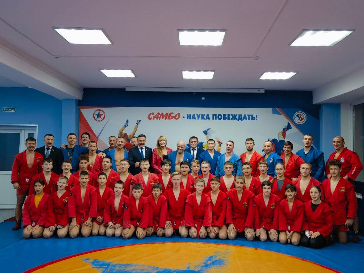 В чебоксарской  школе № 2 прошел мастер-класс заслуженного тренера по самбо Владимира Малькова. В мастер-классе приняли участие около 50 спортсменов-самбистов разного возраста: юные воспитанники школы самбо «Волжские медведи» и бывшие ученики мастера… t2p.pw/PpPgnfayH4