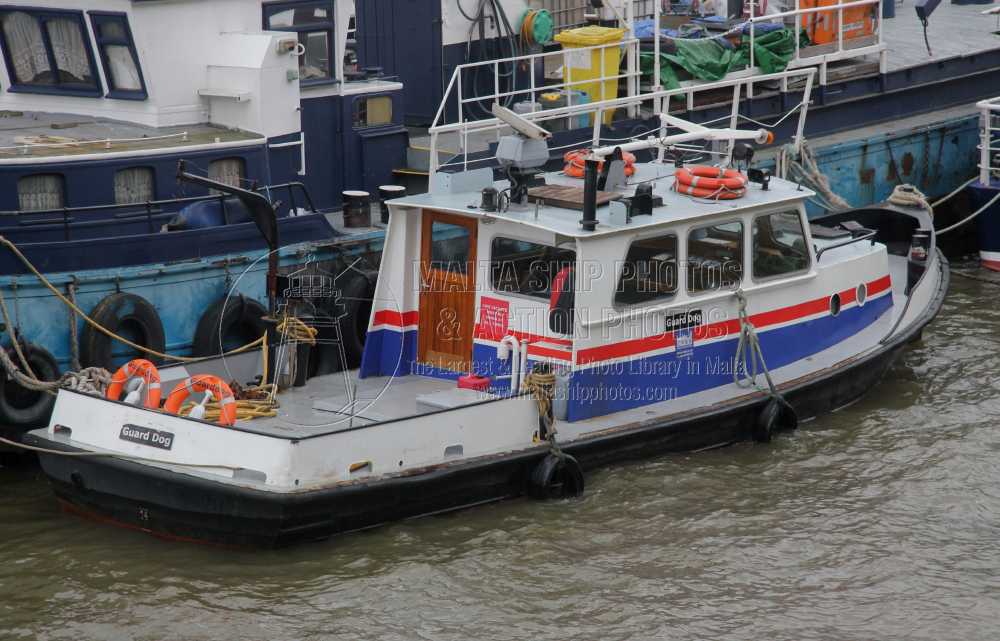 Shipguru's tweet photo. #CPBSMarine #workboat #GUARD_DOG at #Riverthames, #UK - 26.10.2013 - www.maltashipphotos.com- NO PHOTOS can be used or manipulated without our permission https://t.co/KAY9VXpiEP
