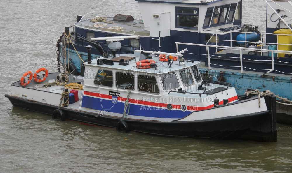 Shipguru's tweet photo. #CPBSMarine #workboat #GUARD_DOG at #Riverthames, #UK - 26.10.2013 - www.maltashipphotos.com- NO PHOTOS can be used or manipulated without our permission https://t.co/KAY9VXpiEP