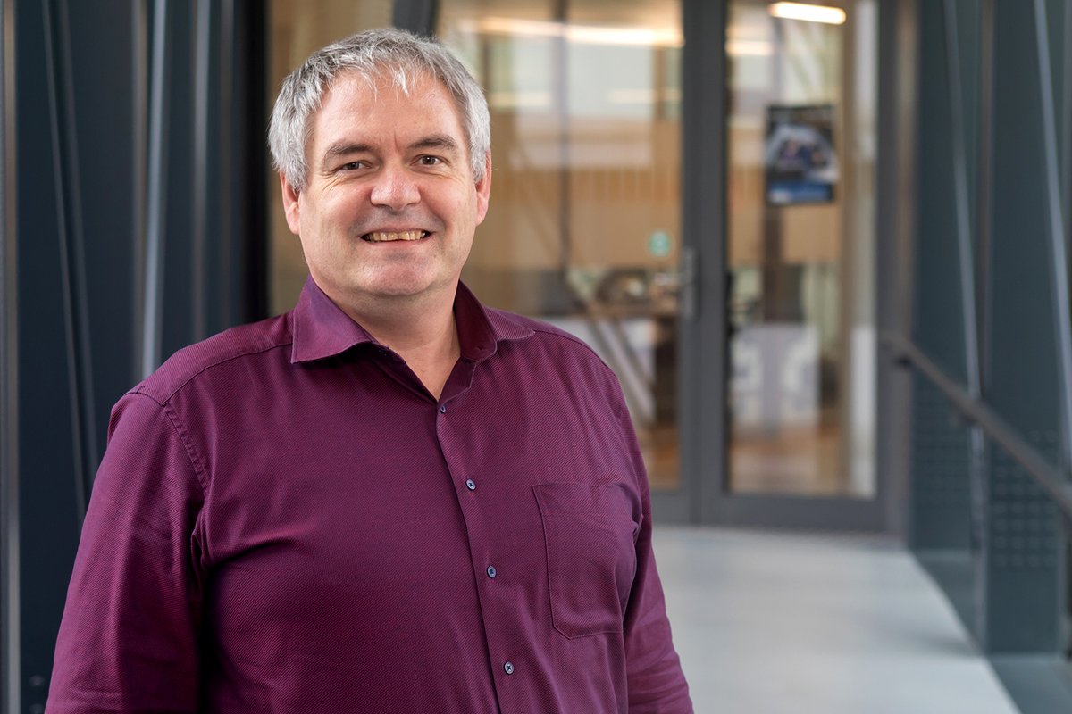 A warm welcome to our new director Prof. Siegfried Waldvogel 🥳🎊 He will establish the Department of Electrosynthesis at our institute.
Get to know him better by reading the interview 👇

cec.mpg.de/en/detail-view…