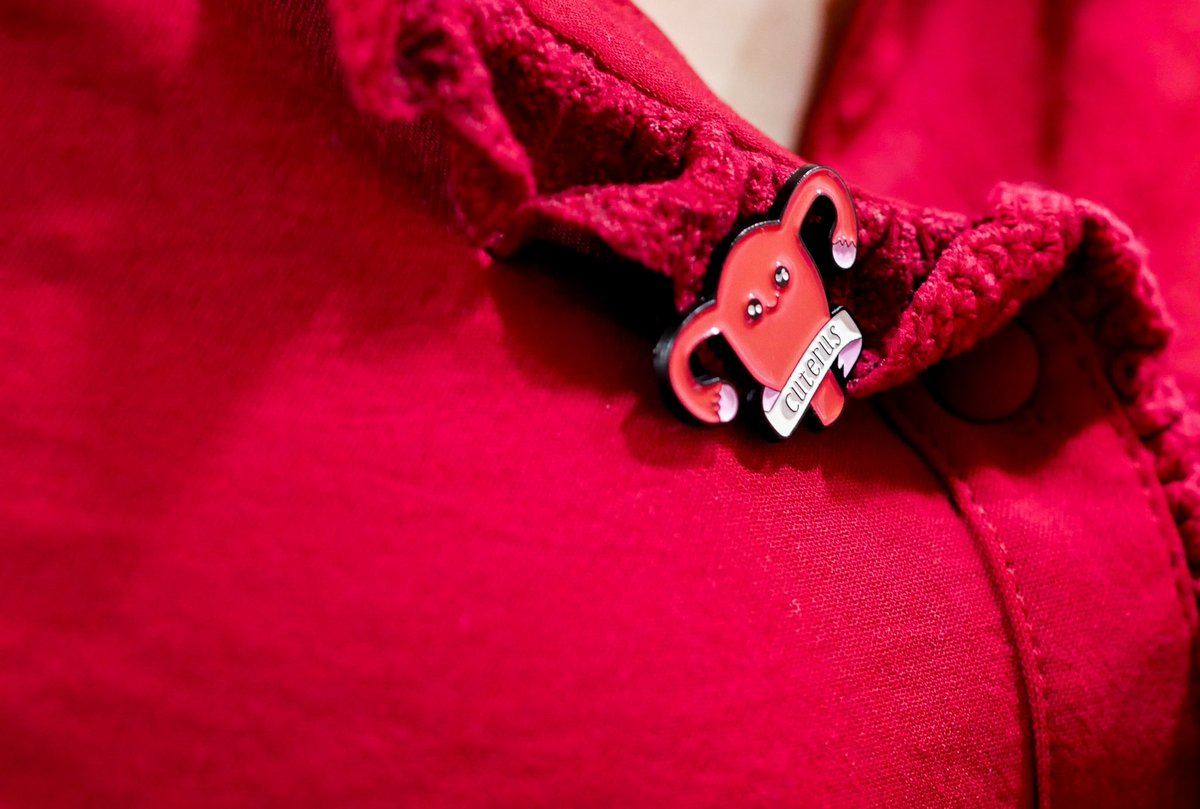 DermgNice's tweet photo. Avez-vous remarqué Cuterus ? 🍓❤️💃

Il a assisté de très très près à la comm’
« Études RIESC : Risque d’infections uro-genitales et d’Expulsion dans l’association Stérilet et Coupe menstruelle »
-Dre Madar &amp; Dre Gaucher-
@UniCA_Medecine 
#Gynecologie #contraception
#CNGE2023 https://t.co/MDcSYFfSWL