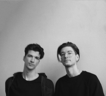 parisparisfr's tweet photo. 1 déc. Jusqu'à 23h, profitez de la #Nocture #Rothko à la @FondationLV. Au programme : médiateurs culturels, ateliers artistiques et musique d’Elliott Armen et du duo @wearetwolanes : https://t.co/R82zL1NrGc Pour vous restaurer, la Cantine du marché et Hanoï Corner se trouveront dans le hall d’accueil. #MarkRothko. #VendrediLecture.