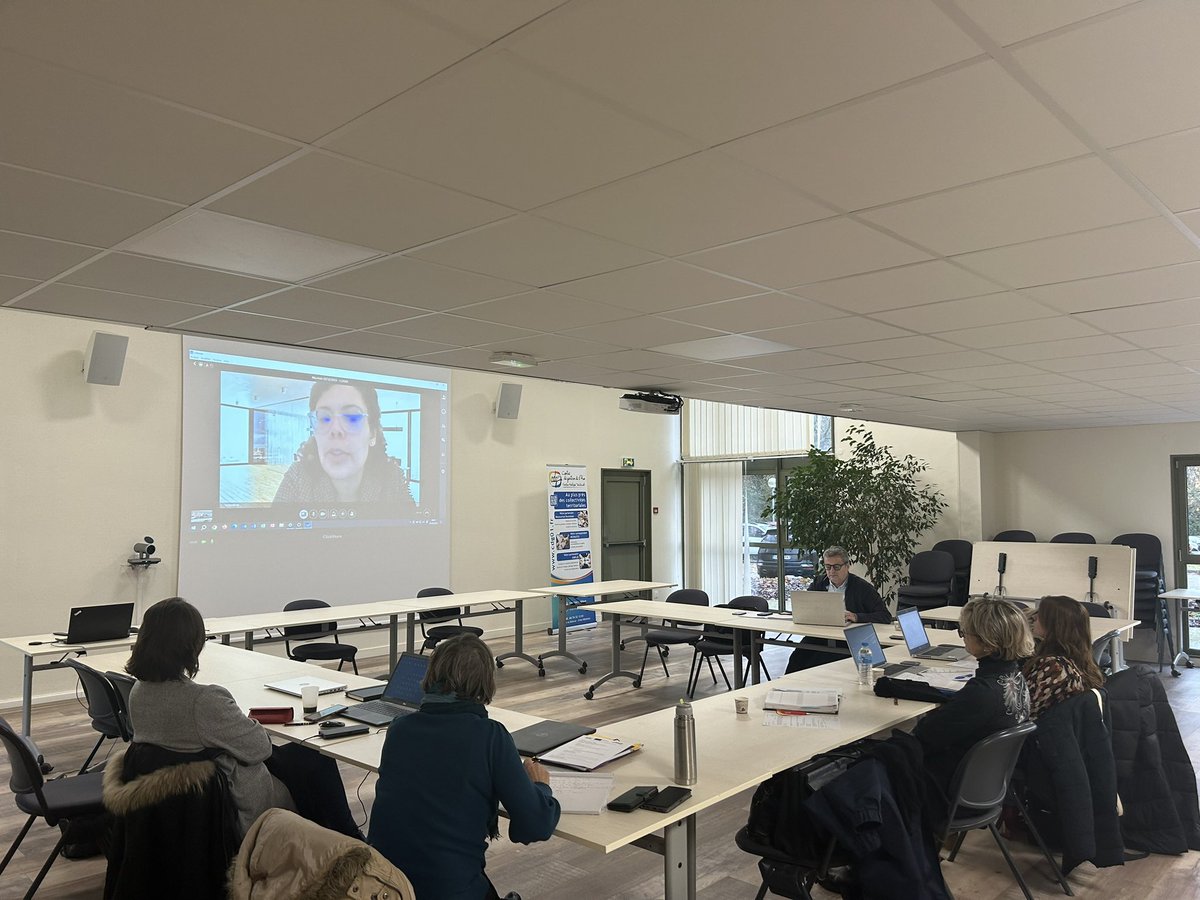 Réunion au #centredegestion de la #fonctionpublique du <a href="/Departement_AIN/">Département de l'Ain</a> ce matin avec les facilitatrices de clauses sociales.
L’occasion de créer des synergies interessantes entre nous en général et avec  <a href="/Alfa3a_Asso/">Alfa3a</a> en particulier