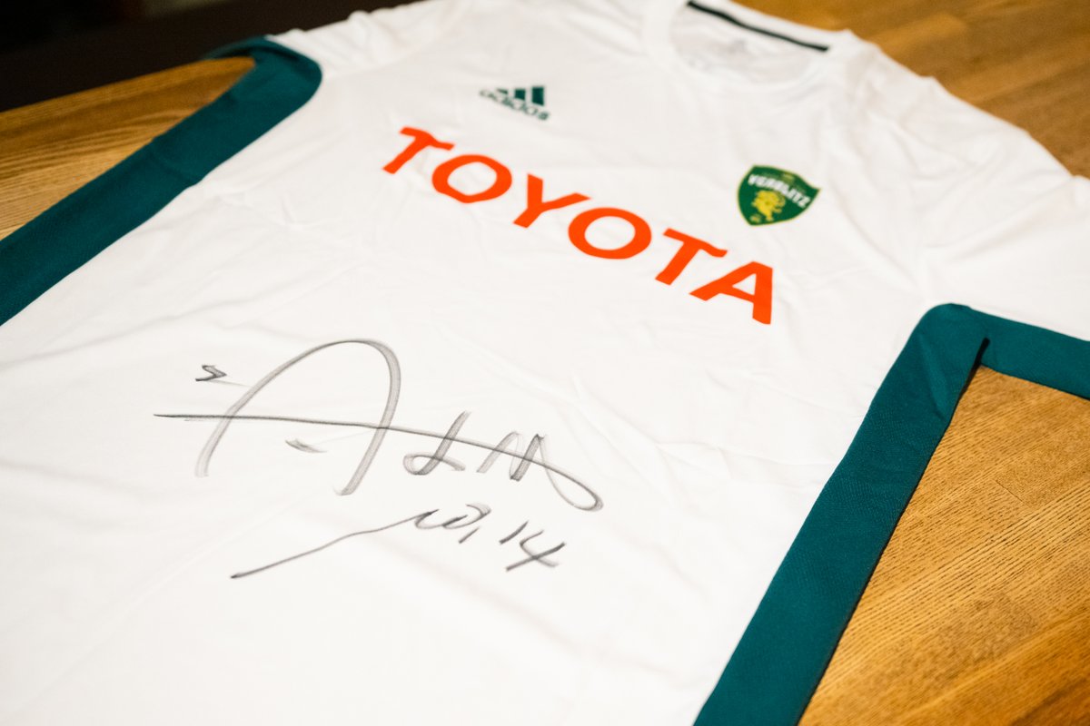 【フォロー＆RPプレゼント】
本日のゲスト、トヨタヴェルブリッツ、
髙橋汰地選手のサイン入りチームTシャツを1名の方にプレゼント！
応募は、番組アカウント（<a href="/SPORTSBEAT_TFM/">TOKYO FM / JFN『SPORTS BEAT supported by TOYOTA』</a>）を
フォロー &amp;このツイートをリポストするだけです！
ご応募、お待ちしています！ #スポビ #TOKYOFM #JFN