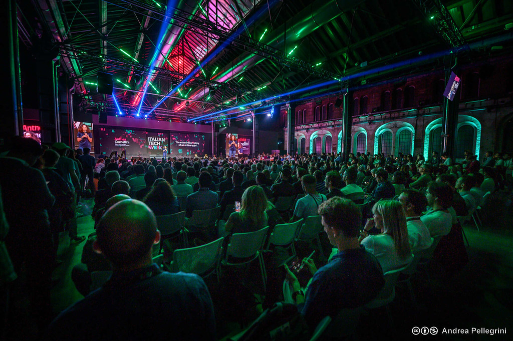 Oggi torno a <a href="/repubblica/">Repubblica</a> e lascio i Content Hub. In questi tre anni sono diventati un pezzo fondamentale dell’identità e della sostenibilità di <a href="/GEDIspa/">GEDI</a>. Continueranno a crescere, sostenuti da un team di persone appassionate a cui va tutta la mia gratitudine