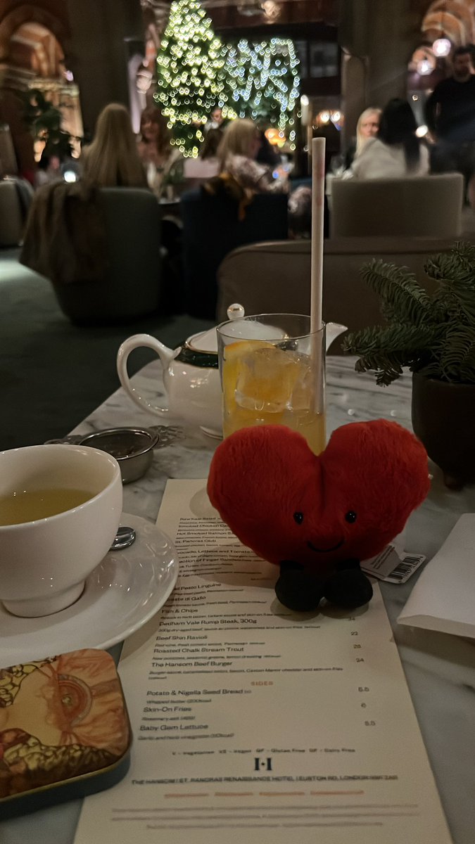 Maria Rua Aguete tweet media