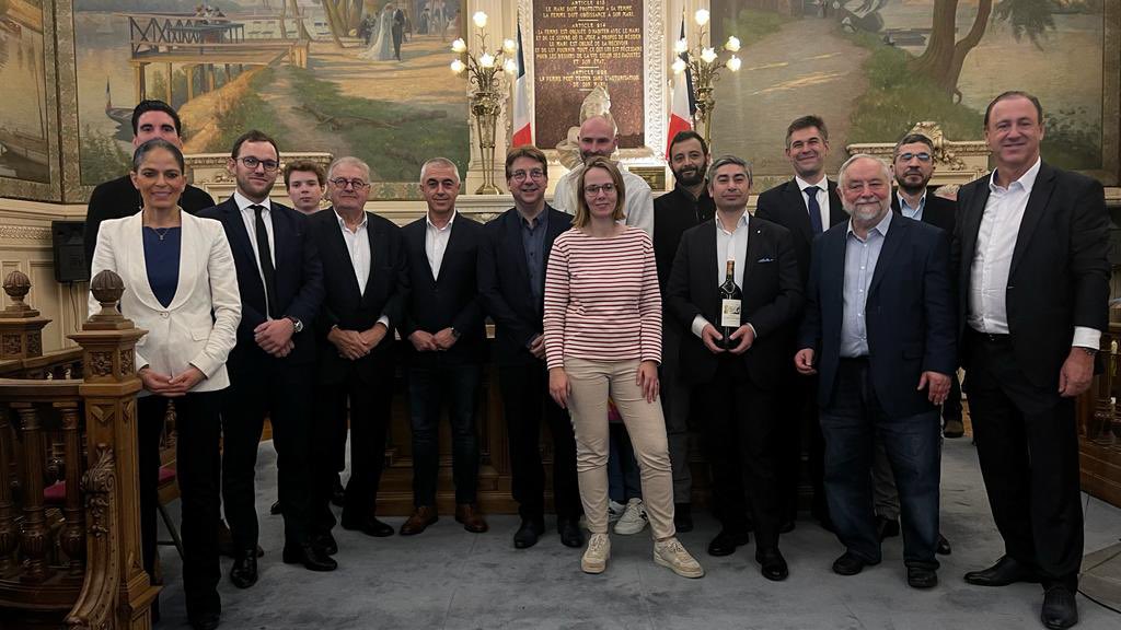saradjian's tweet photo. 🔵⚪️🔴Après avoir fièrement fait briller notre belle @VilleCourbevoie et notre Maire @jakossowski avec mon collègue @lechevali au tournoi d’Echecs de l’Immobilier et des Mairies d’IDF @Ville_Asnieres, nous avons eu le plaisir d’être sur la 2ème marche du podium des Mairies🥈♟️🏆 https://t.co/ZJF81ngZqU