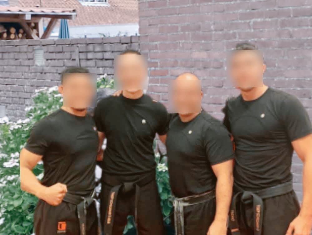 Rascalszuidwest's tweet photo. RZW wij hebben niet de illusie dat dingen ten goede veranderen. Slijp lichaam en geest en klaar voor dagX https://t.co/Gc0ImtK8f9
