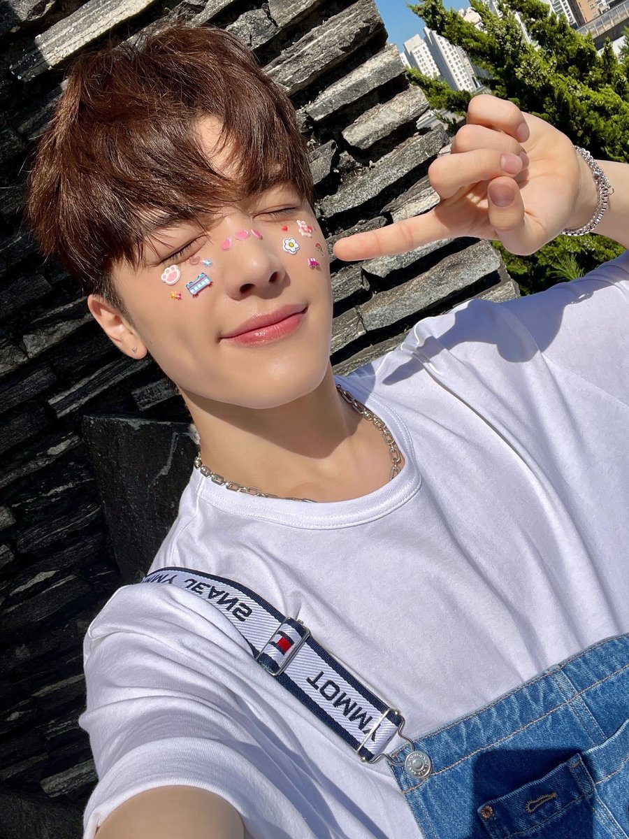 andteamtrans's tweet photo. 231201 Weverse #MAKI (eng)

“sunny days☀️💛🌼”

#andTEAM #앤팀 @andTEAM_members https://t.co/KLko6KUH1Q